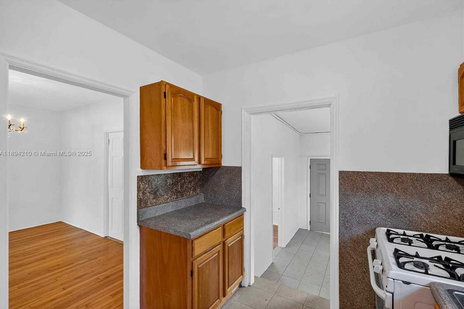 Small Image of 5900 NORTH EAST 4TH CT, Miami Number 13
