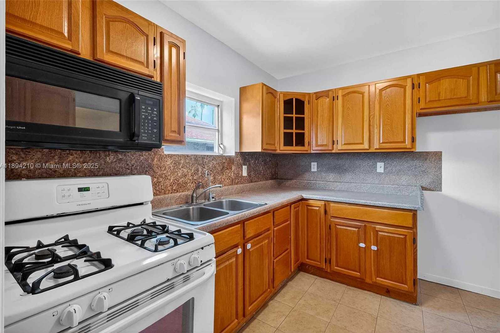 Small Image of 5900 NORTH EAST 4TH CT, Miami Number 14