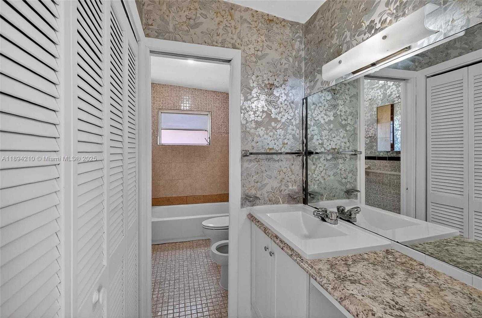 Small Image of 5900 NORTH EAST 4TH CT, Miami Number 19