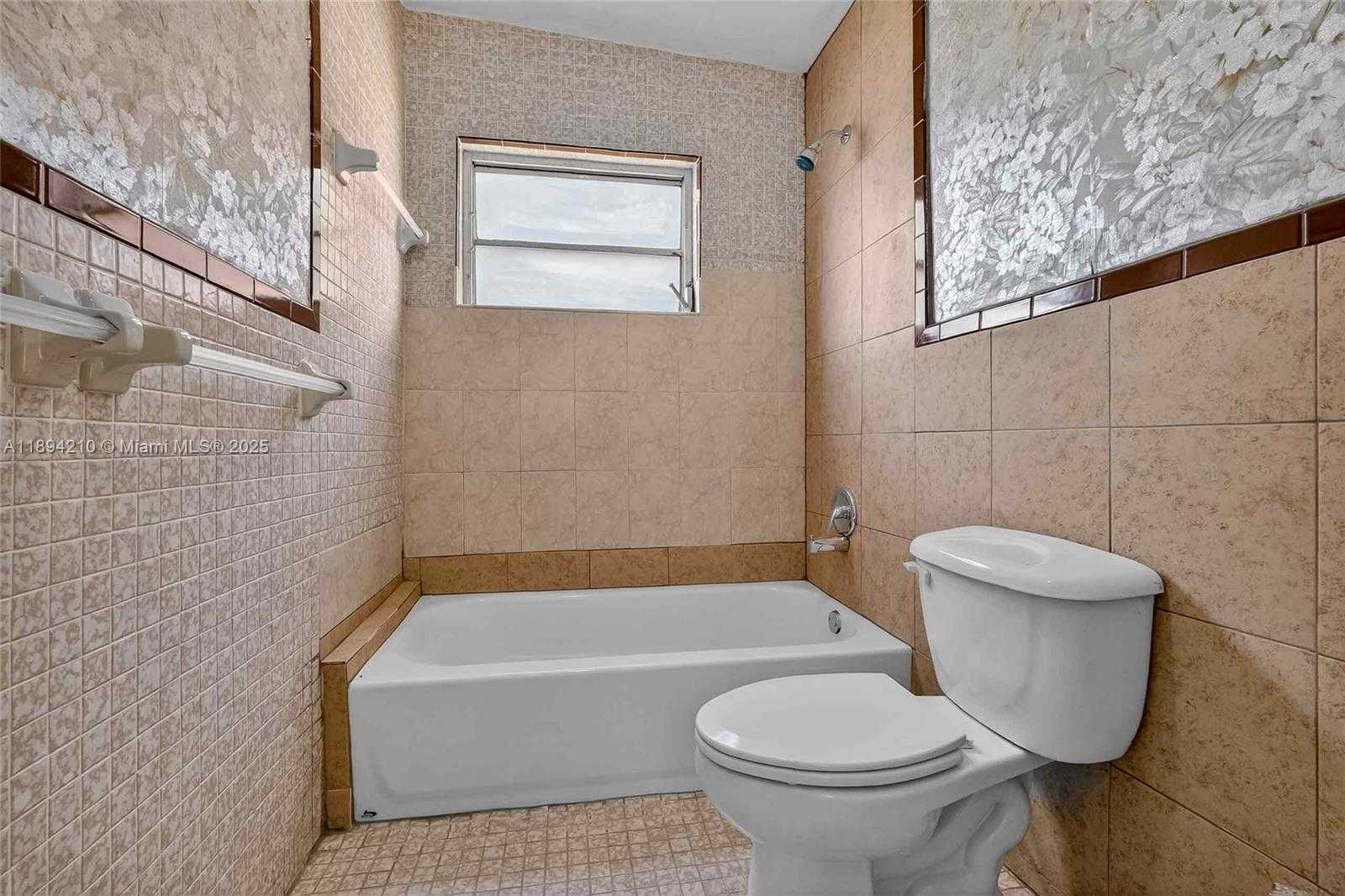 Small Image of 5900 NORTH EAST 4TH CT, Miami Number 20
