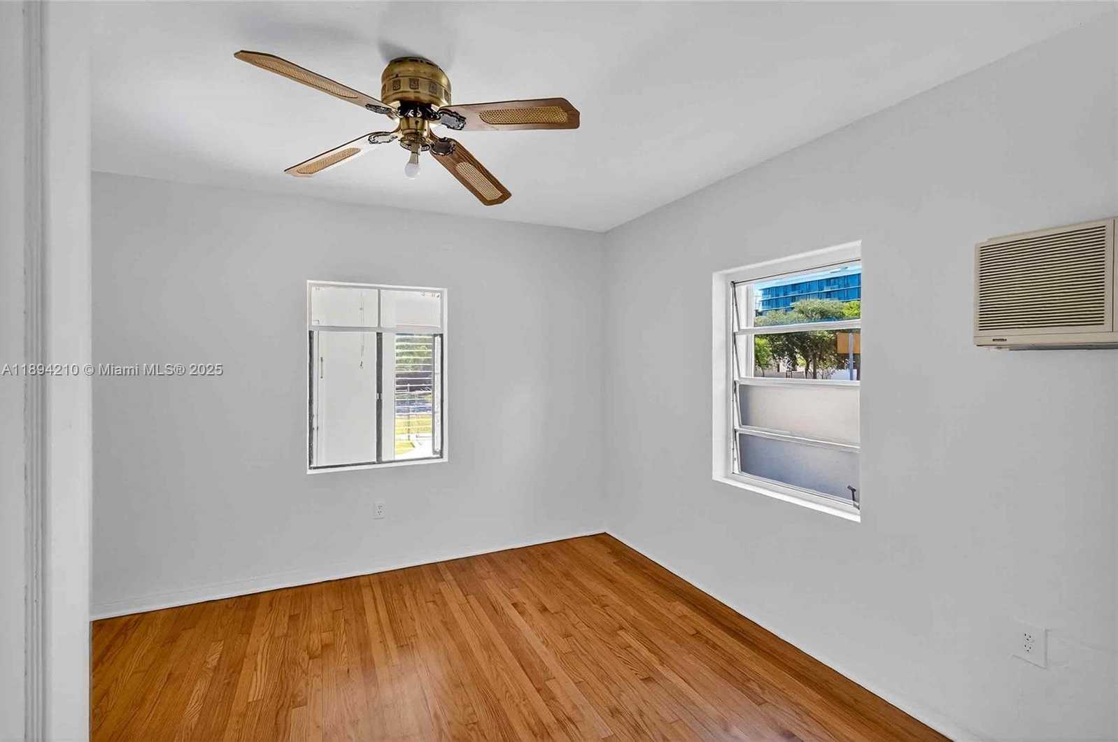 Small Image of 5900 NORTH EAST 4TH CT, Miami Number 25