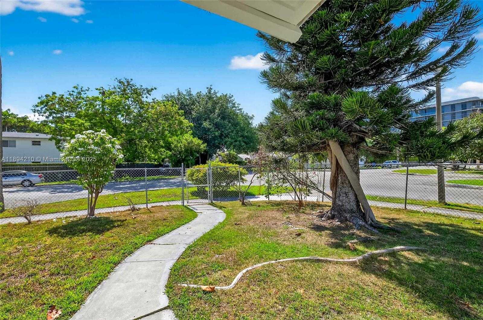 Small Image of 5900 NORTH EAST 4TH CT, Miami Number 29