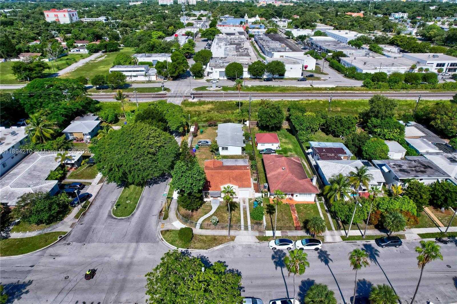Small Image of 5900 NORTH EAST 4TH CT, Miami Number 35