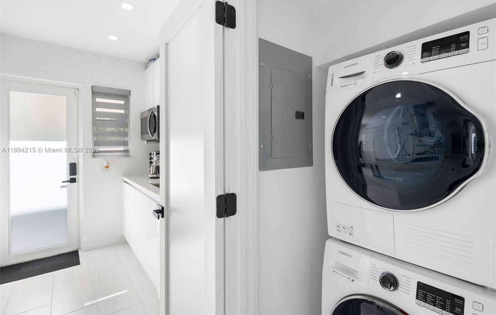 Small Image of 3909 GARDEN AVENUE #4, Miami Beach Number 13