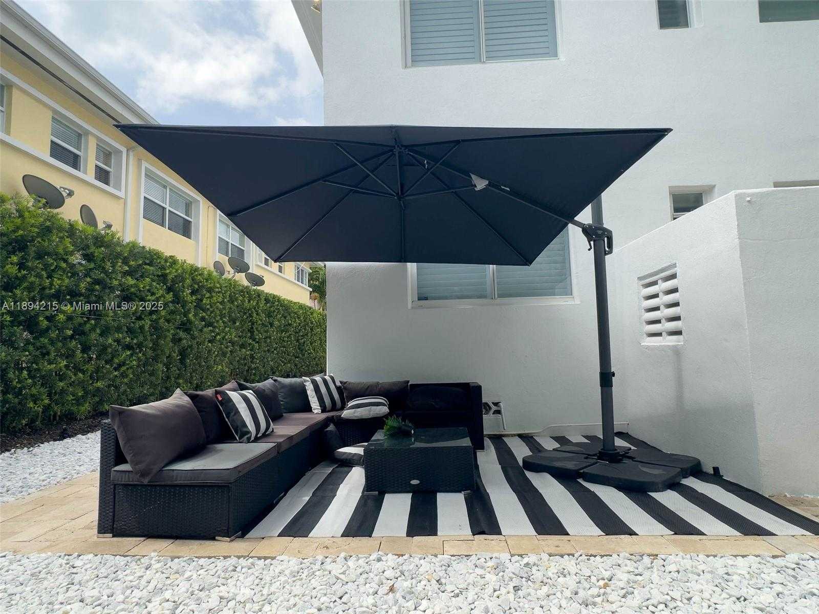 Small Image of 3909 GARDEN AVENUE #4, Miami Beach Number 16