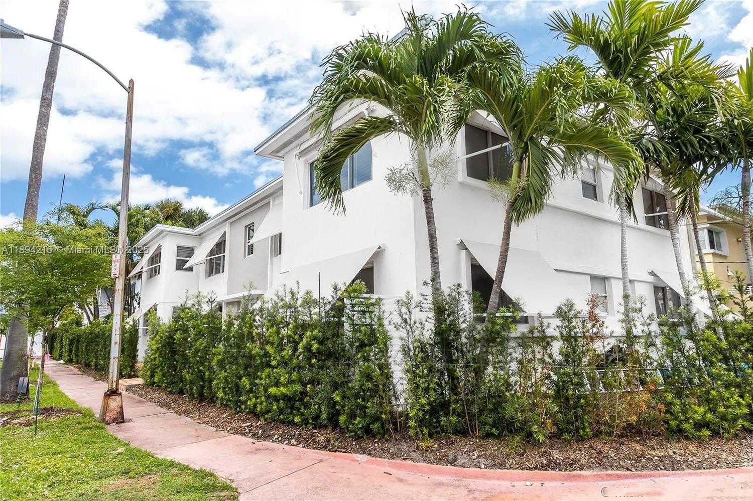 Small Image of 3909 GARDEN AVENUE #4, Miami Beach Number 2