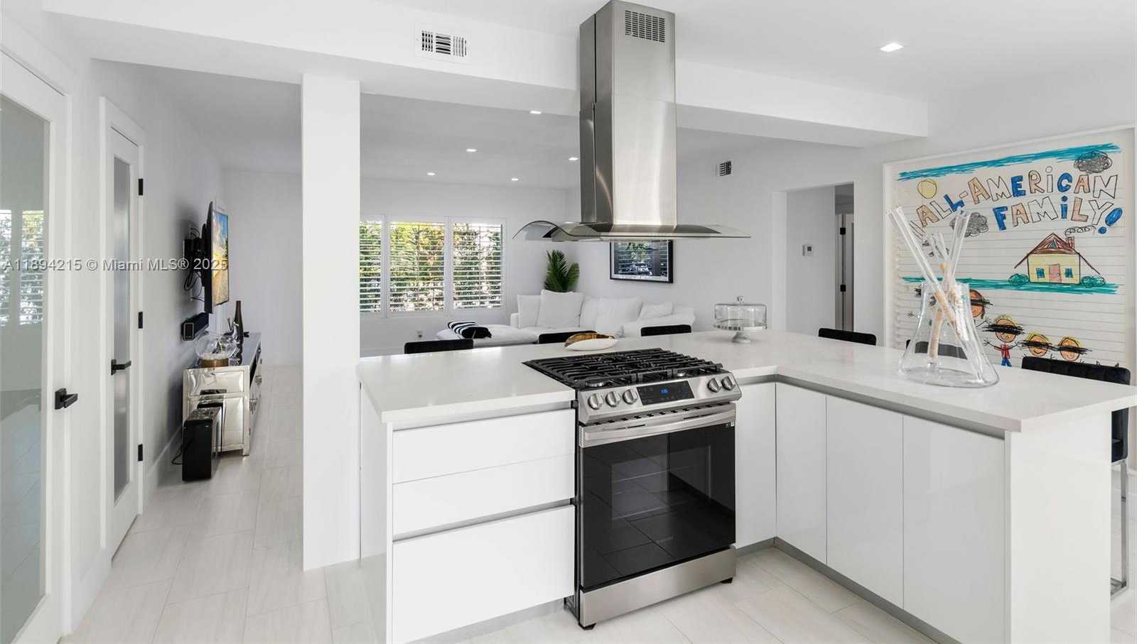 Small Image of 3909 GARDEN AVENUE #4, Miami Beach Number 20