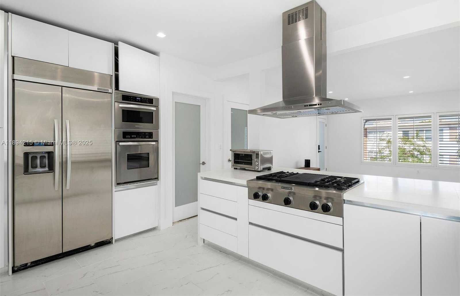 Small Image of 3909 GARDEN AVENUE #4, Miami Beach Number 24
