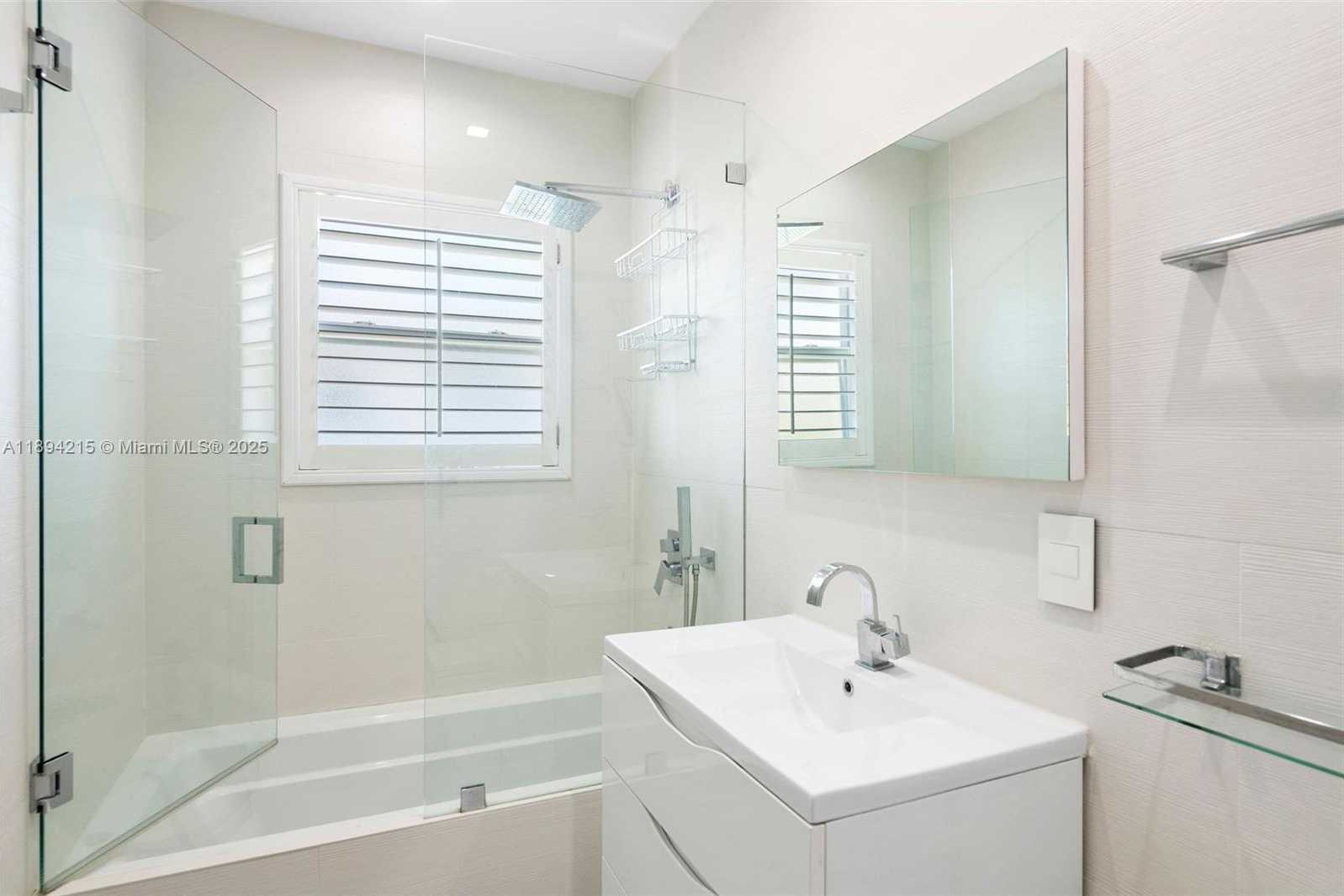 Small Image of 3909 GARDEN AVENUE #4, Miami Beach Number 25