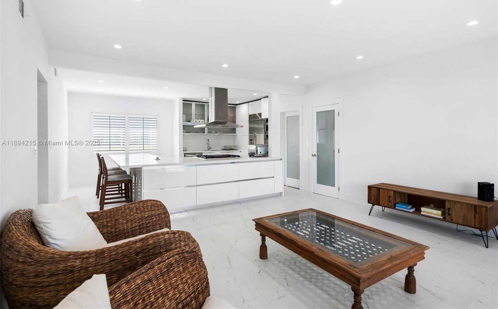 Small Image of 3909 GARDEN AVENUE #4, Miami Beach Number 26