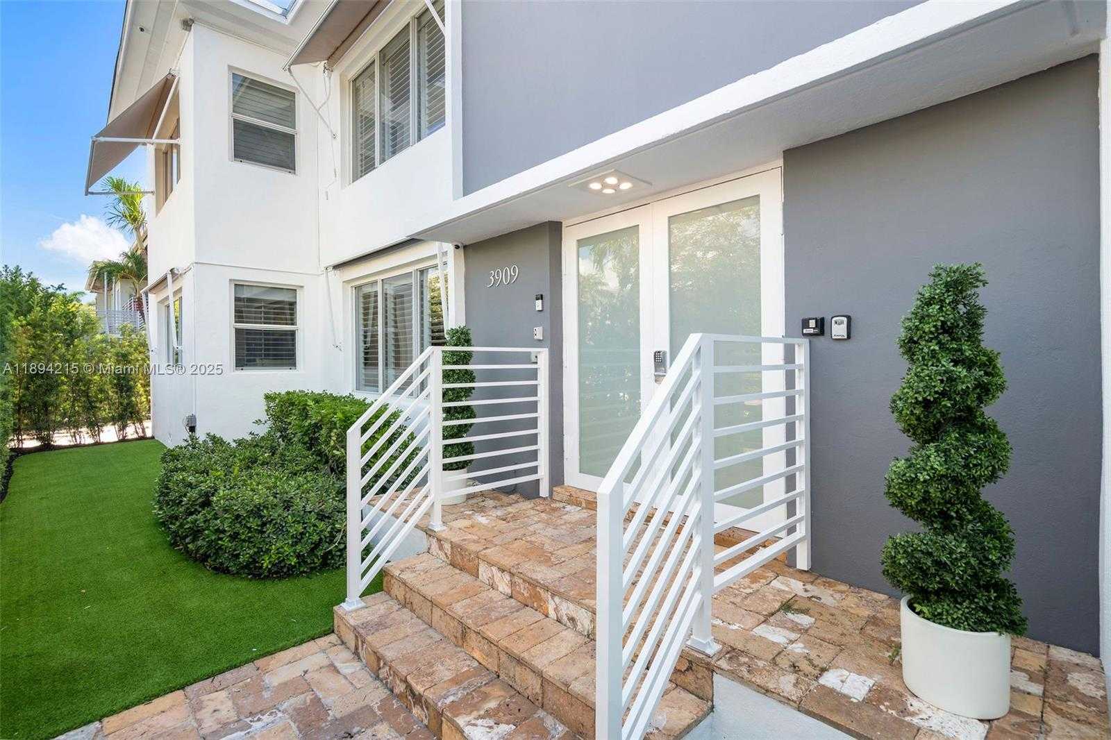 Small Image of 3909 GARDEN AVENUE #4, Miami Beach Number 34