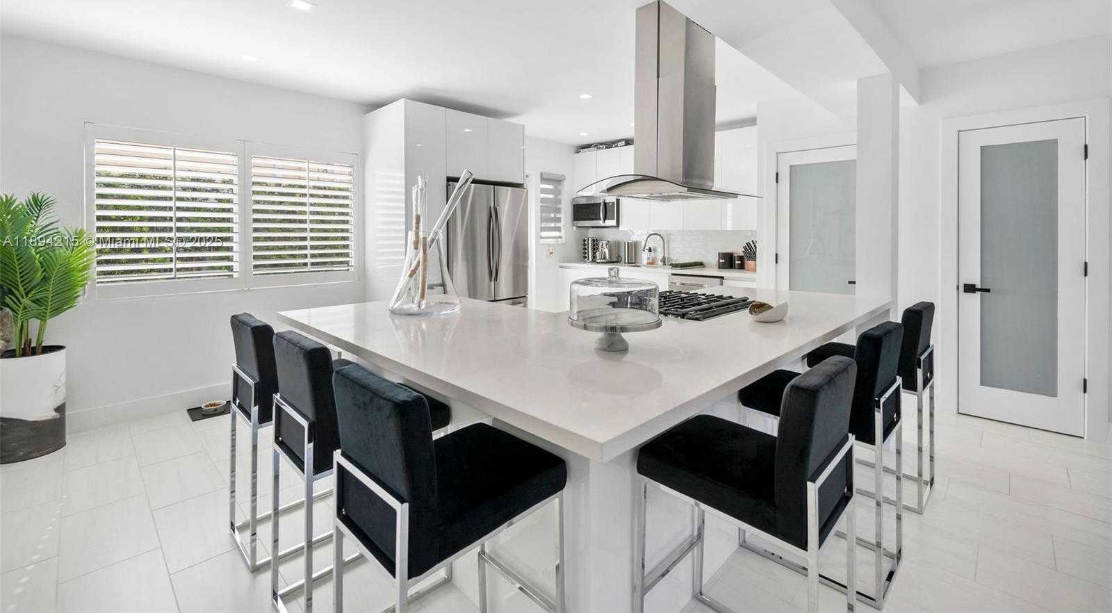 Small Image of 3909 GARDEN AVENUE #4, Miami Beach Number 4