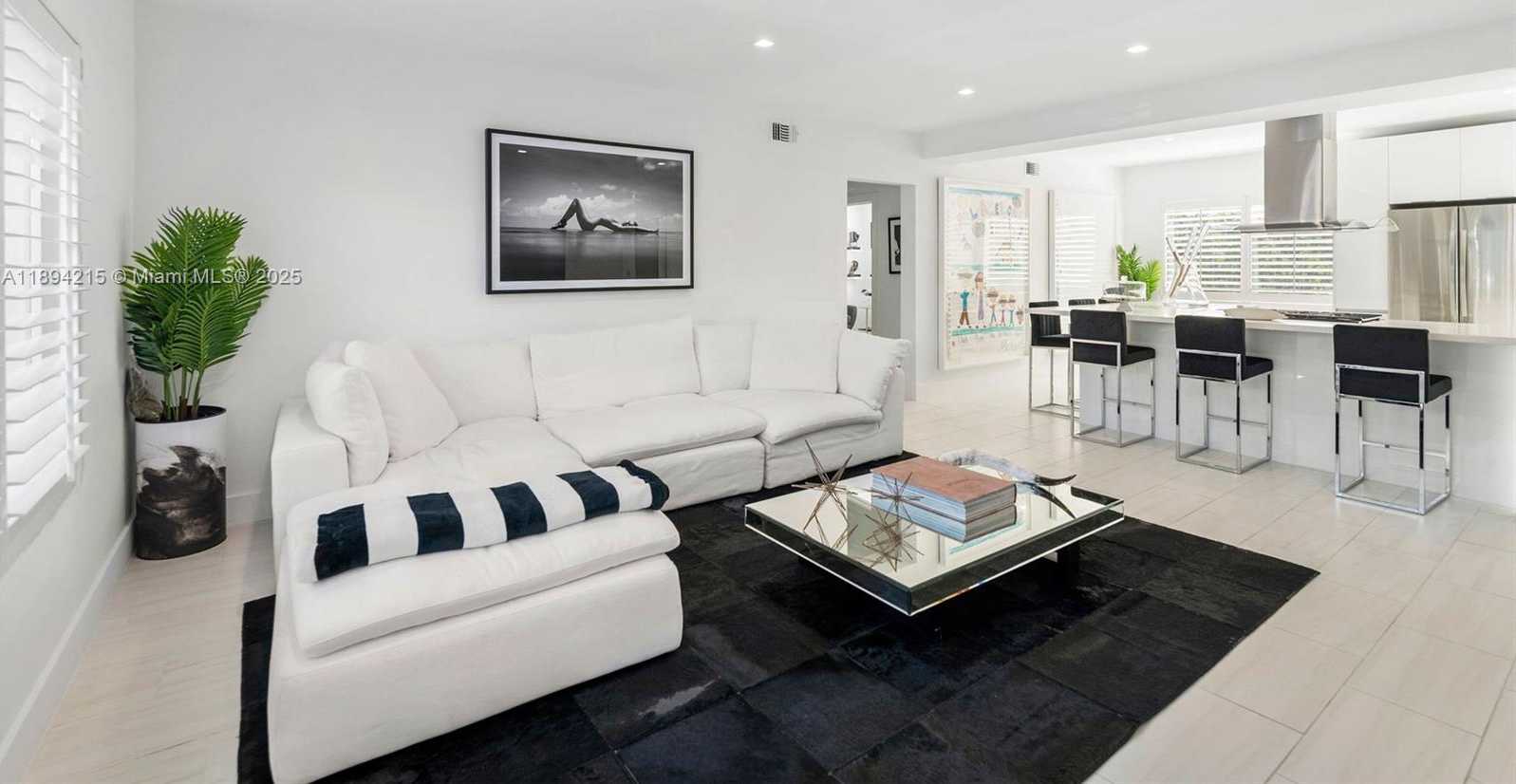 Small Image of 3909 GARDEN AVENUE #4, Miami Beach Number 9