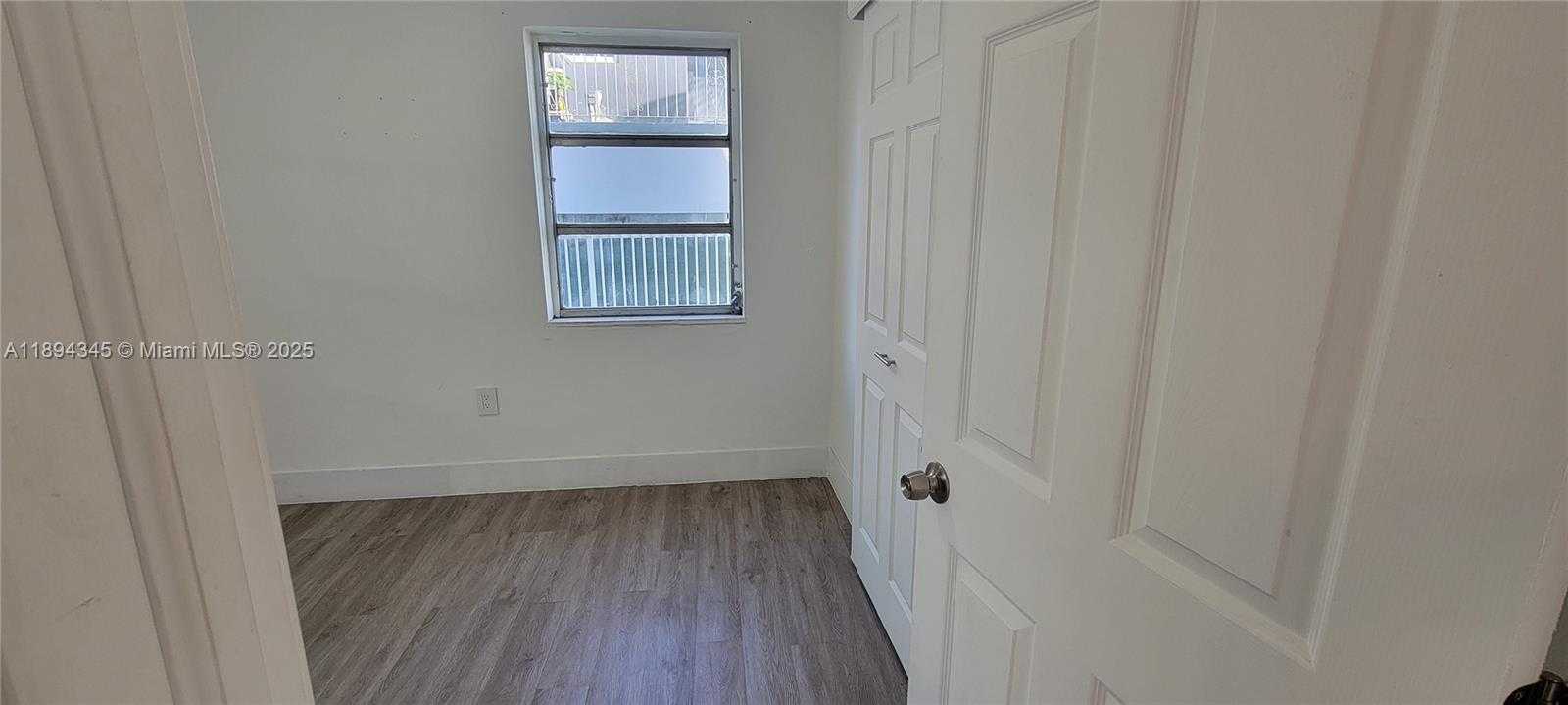 Small Image of 3721 SOUTH WEST 27TH TER #2, Miami Number 18