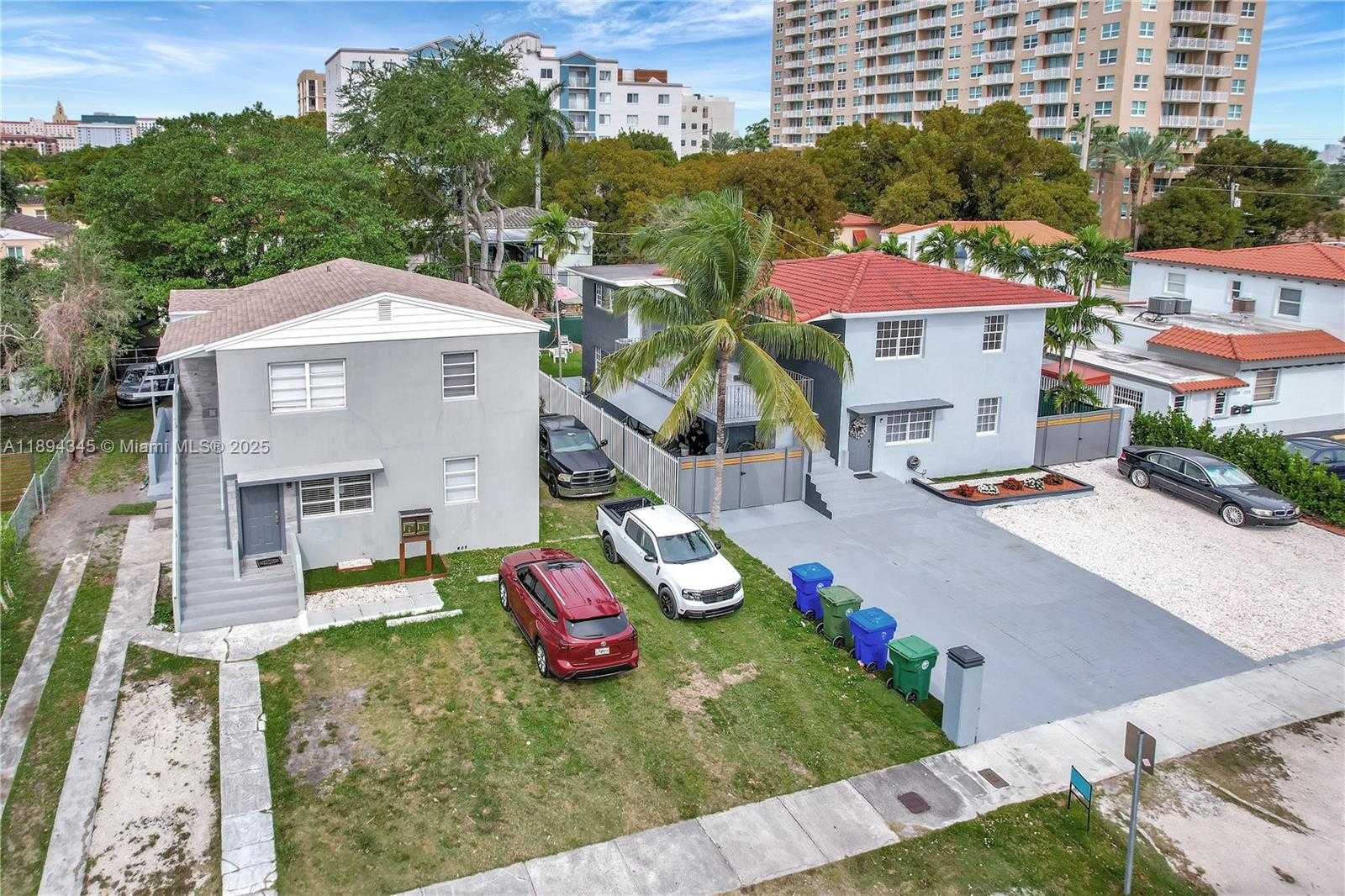 Small Image of 3721 SOUTH WEST 27TH TER #2, Miami Number 4