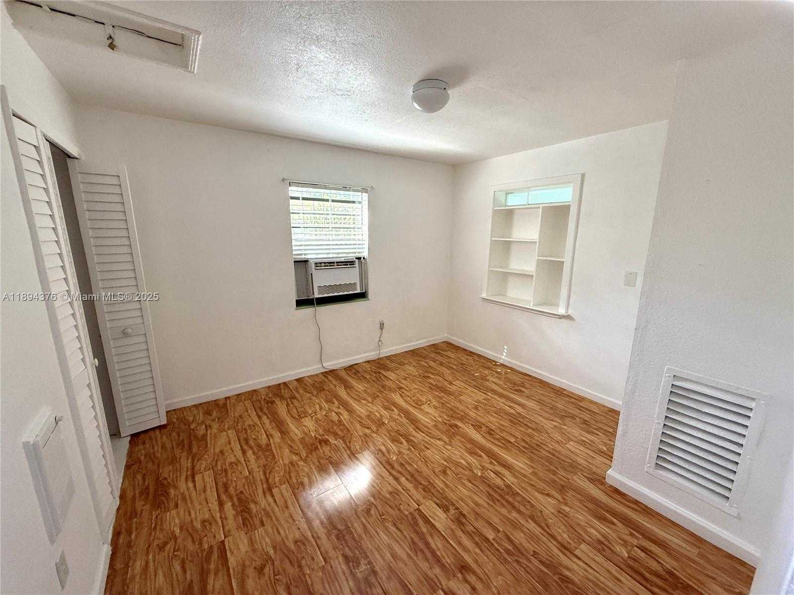 Small Image of 3340 NORTH WEST 19TH AVE, Miami Number 7