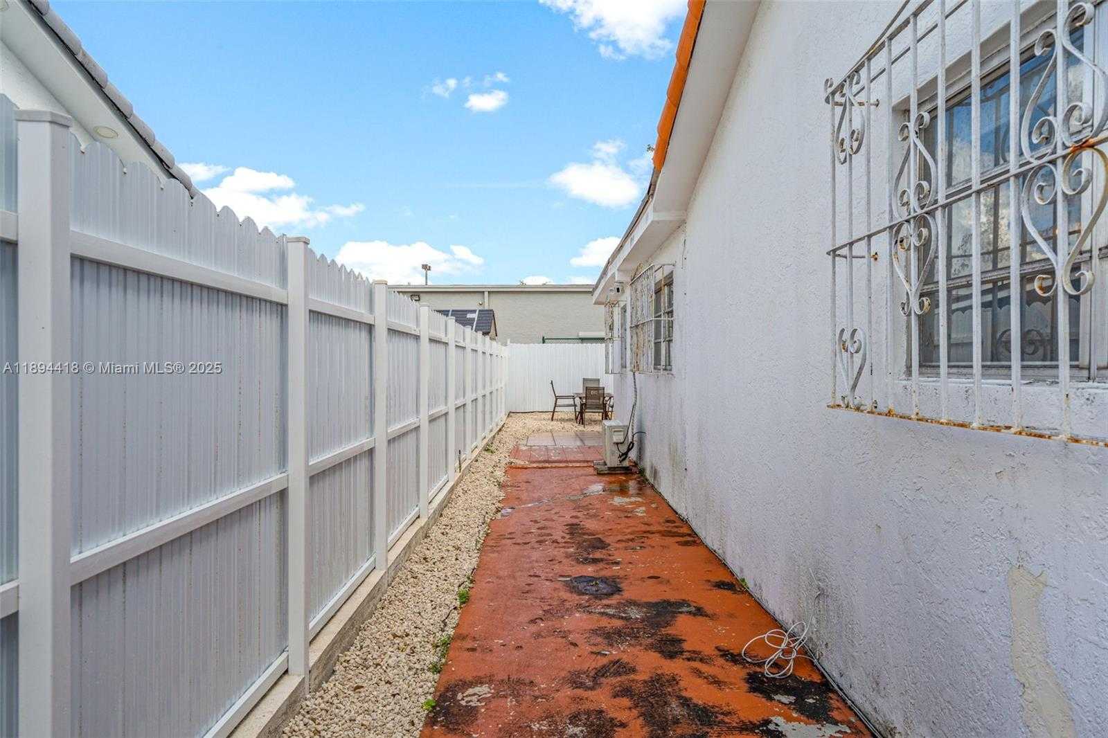 Small Image of 13 NORTH WEST 108TH CT #4, Miami Number 24
