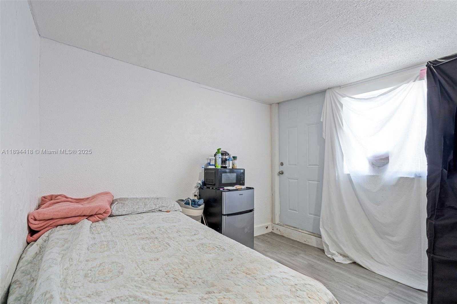Small Image of 13 NORTH WEST 108TH CT #4, Miami Number 40