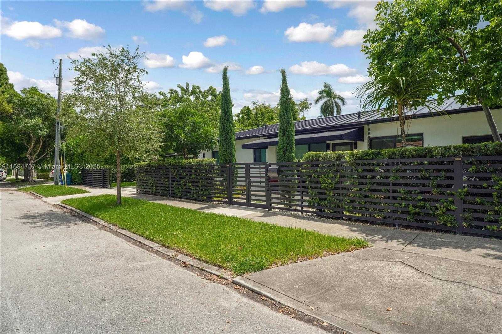Small Image of 2484 SOUTH WEST 25 ST #1, Miami Number 4