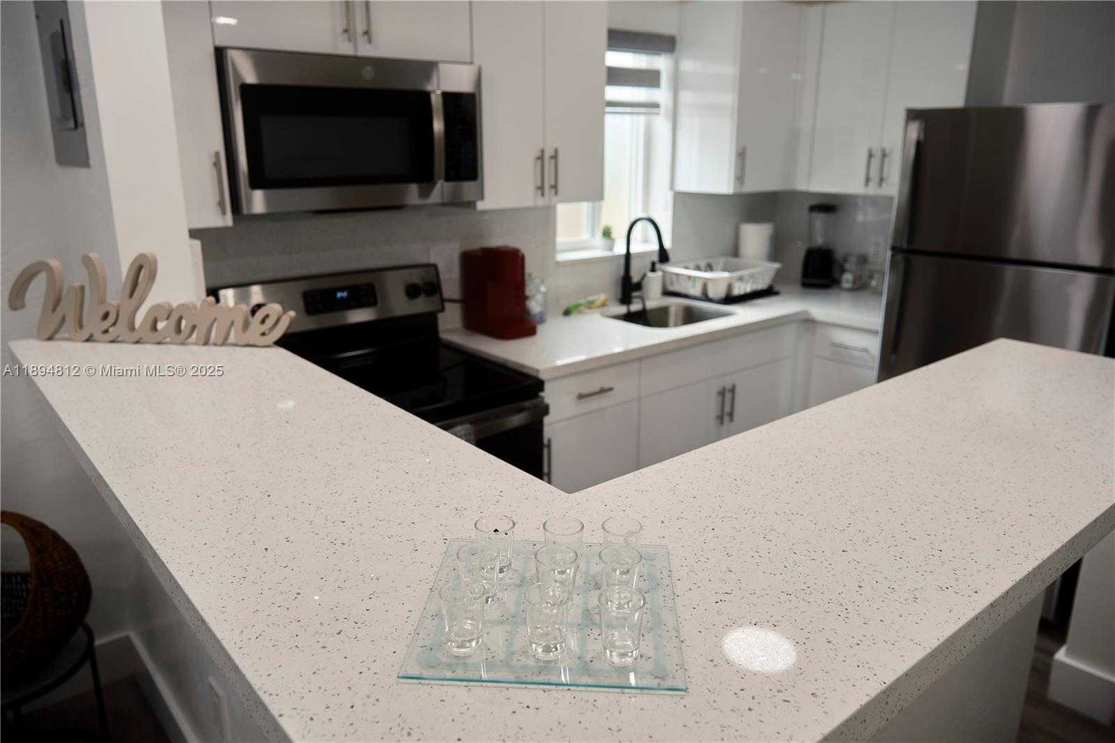 Small Image of 1232 SOUTH WEST 30TH PL, Miami Number 10