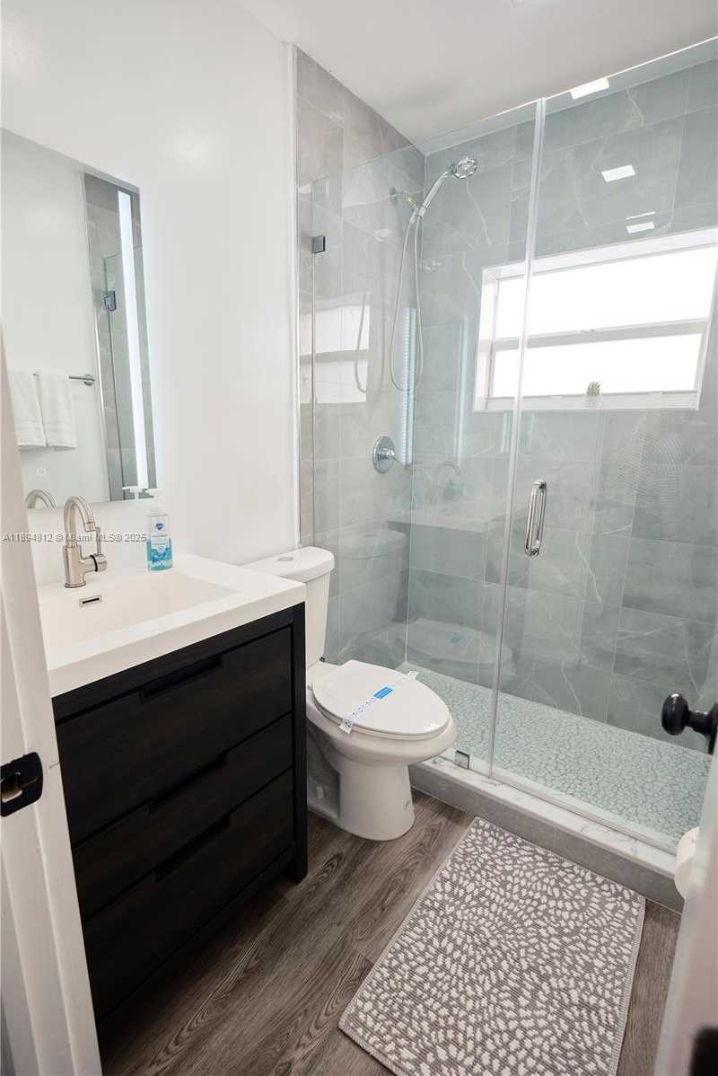 Small Image of 1232 SOUTH WEST 30TH PL, Miami Number 11