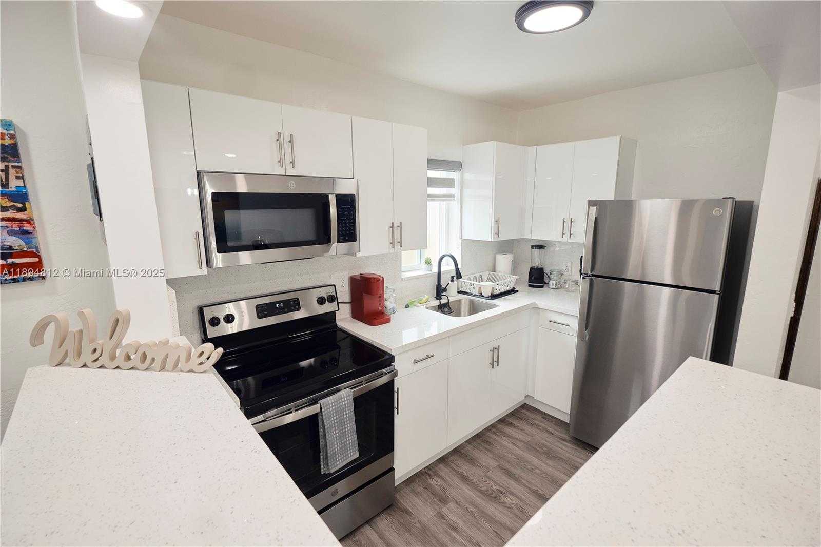 Small Image of 1232 SOUTH WEST 30TH PL, Miami Number 9