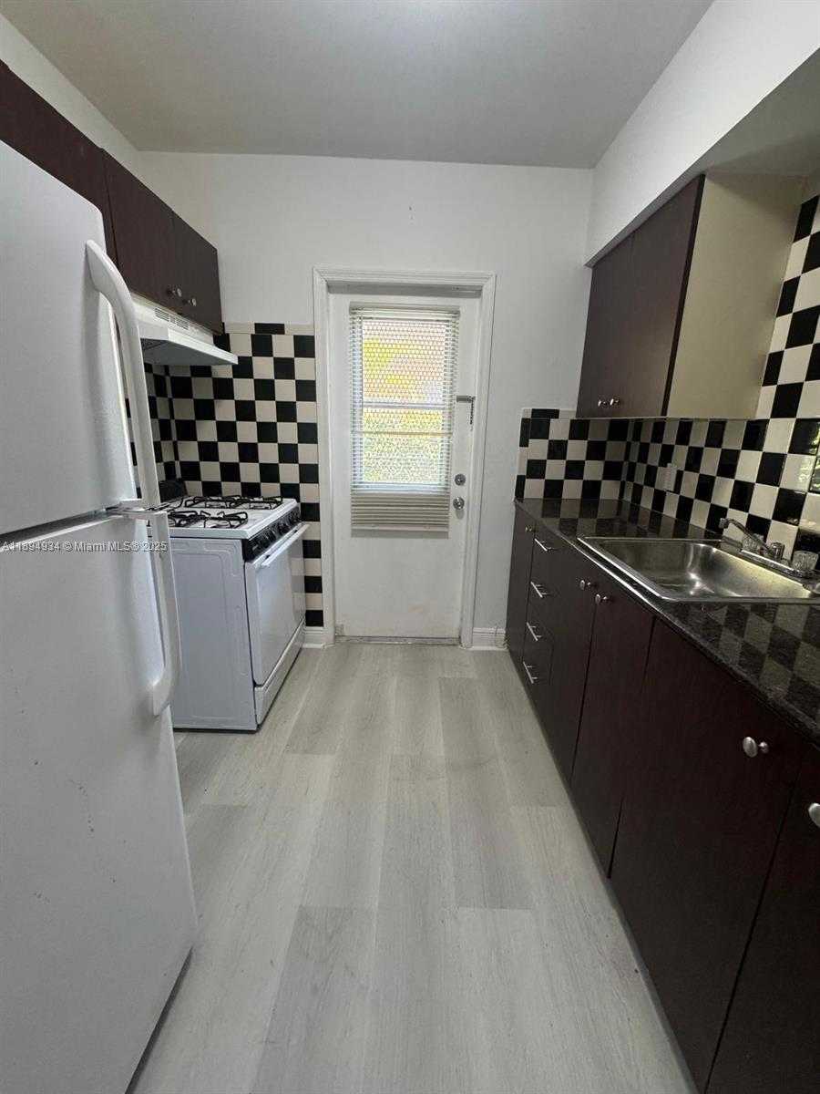 Small Image of 605 77TH ST #8, Miami Beach Number 4