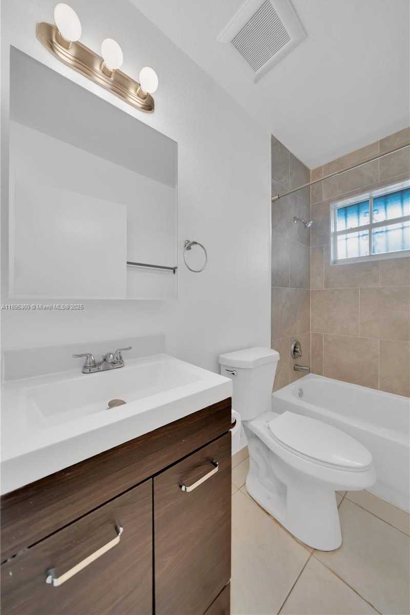 Small Image of 285 NORTH WEST 39TH ST, Miami Number 15