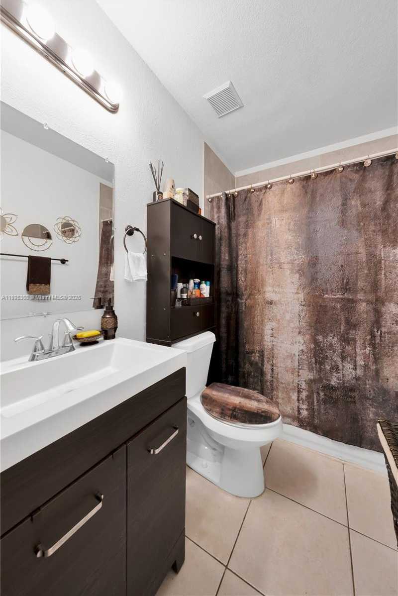 Small Image of 285 NORTH WEST 39TH ST, Miami Number 28