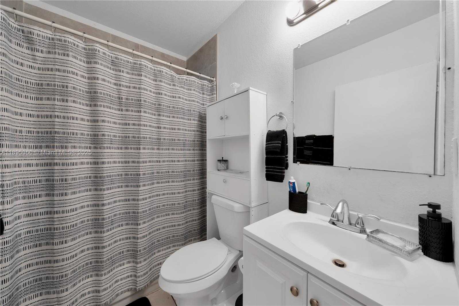 Small Image of 285 NORTH WEST 39TH ST, Miami Number 32