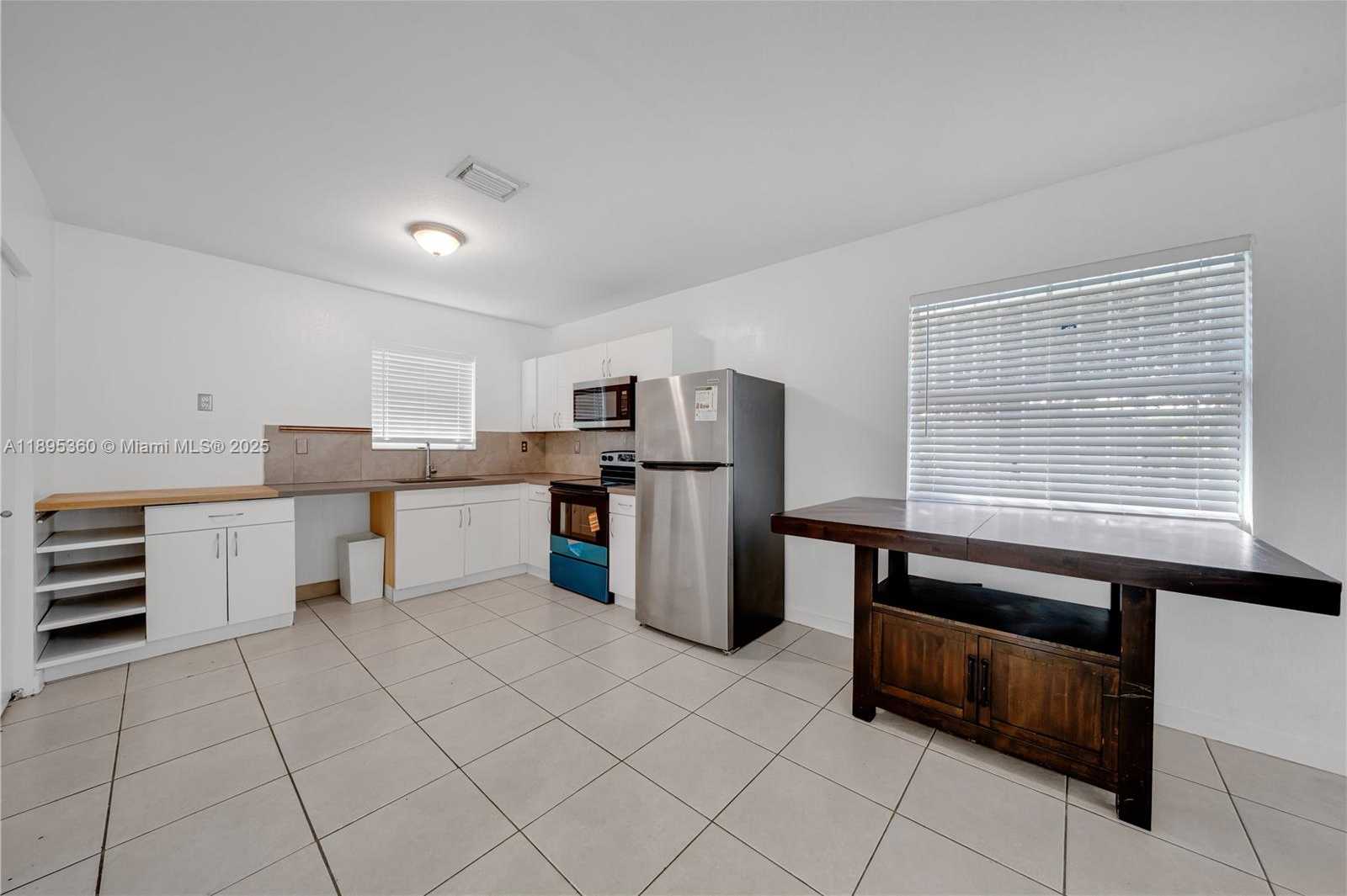 Small Image of 285 NORTH WEST 39TH ST, Miami Number 7
