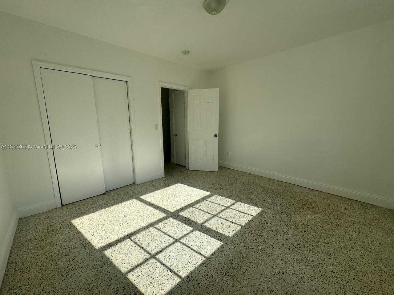 Small Image of Miami Beach Number 10