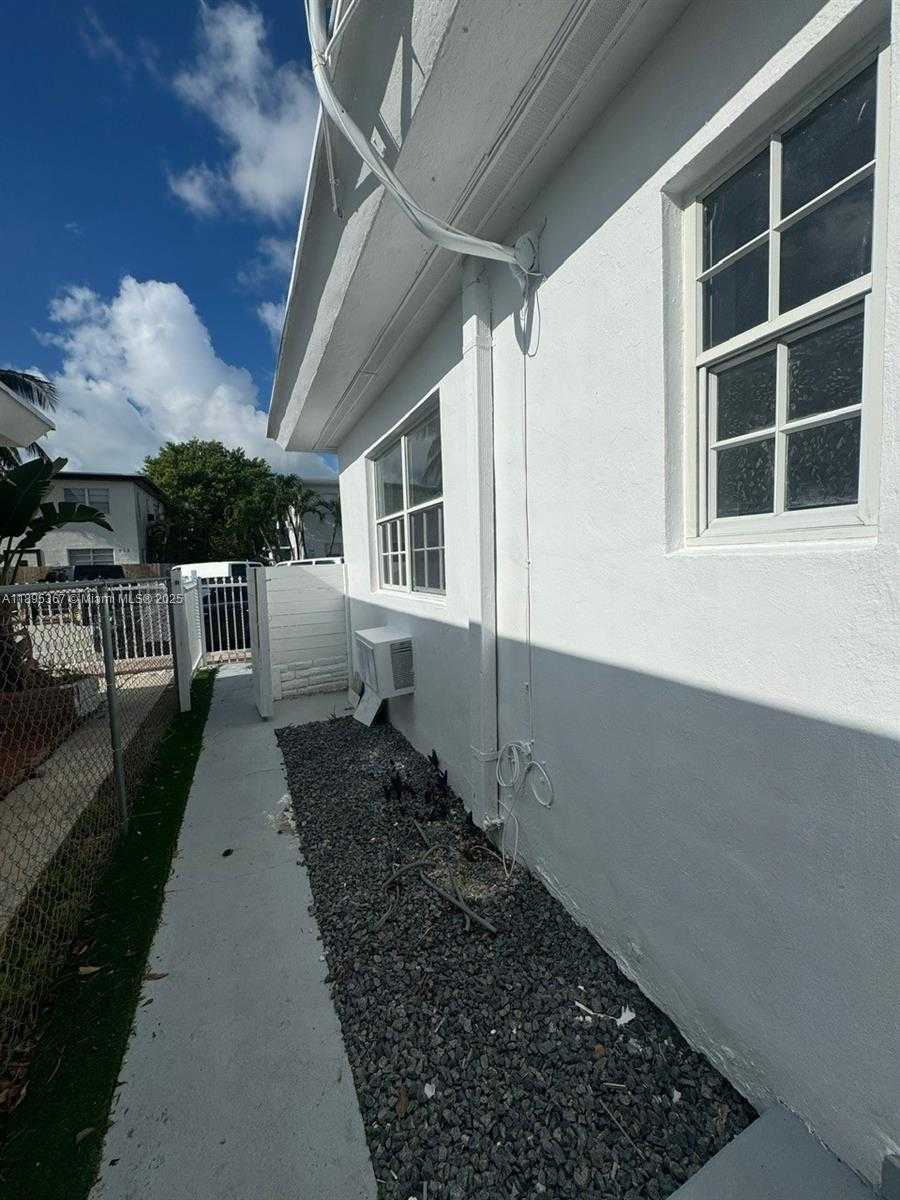 Small Image of Miami Beach Number 16