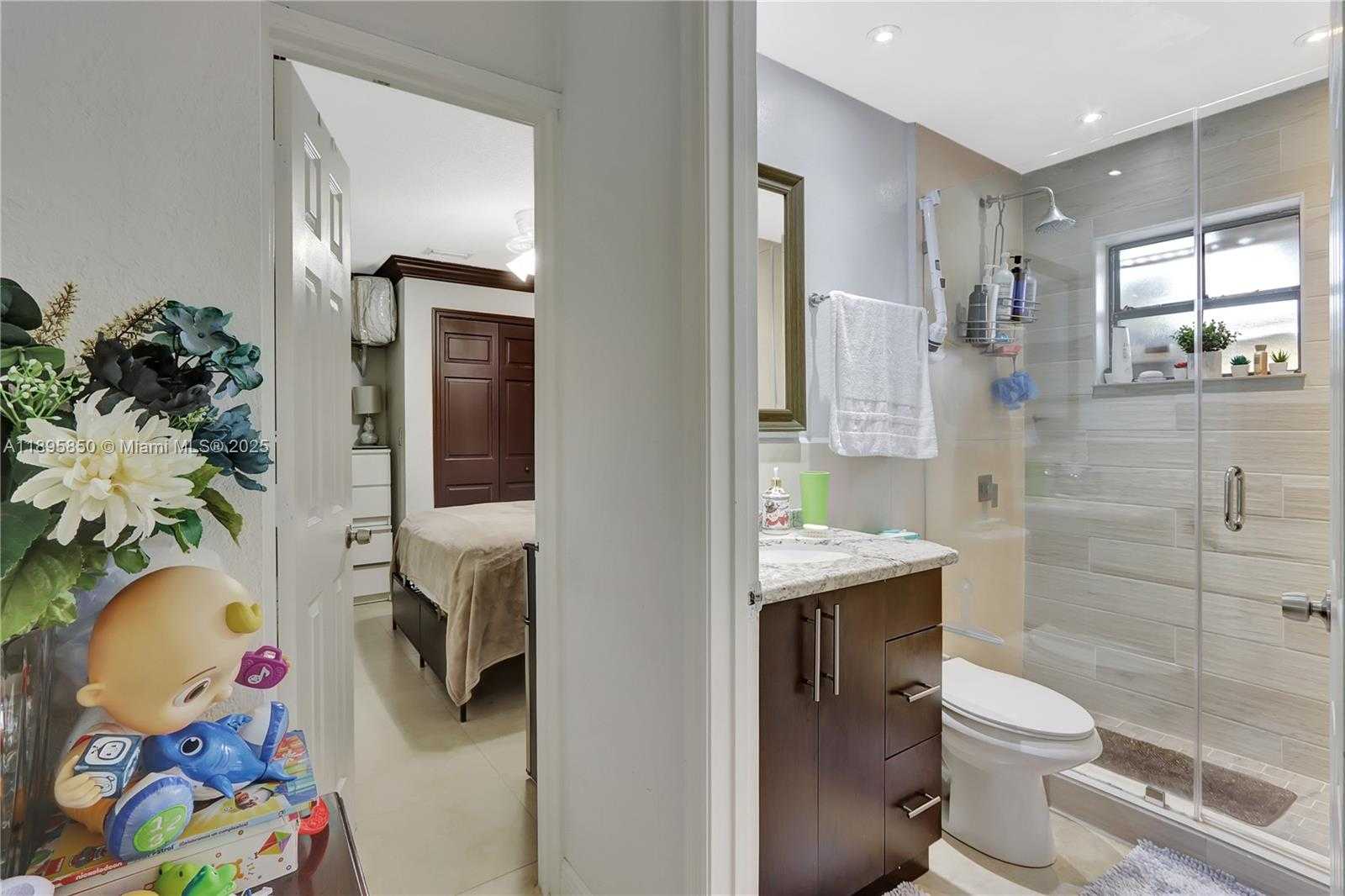 Small Image of 15801 NORTH WEST 47TH AVE, Miami Gardens Number 25