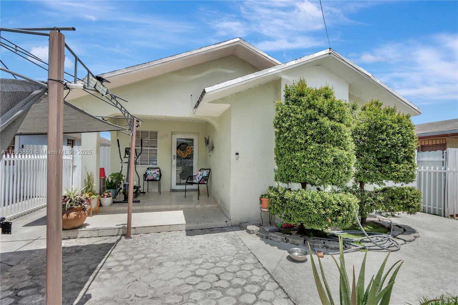 Small Image of 15801 NORTH WEST 47TH AVE, Miami Gardens Number 3