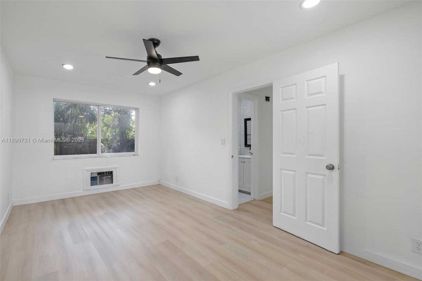Small Image of 1956 MADISON ST, Hollywood Number 10