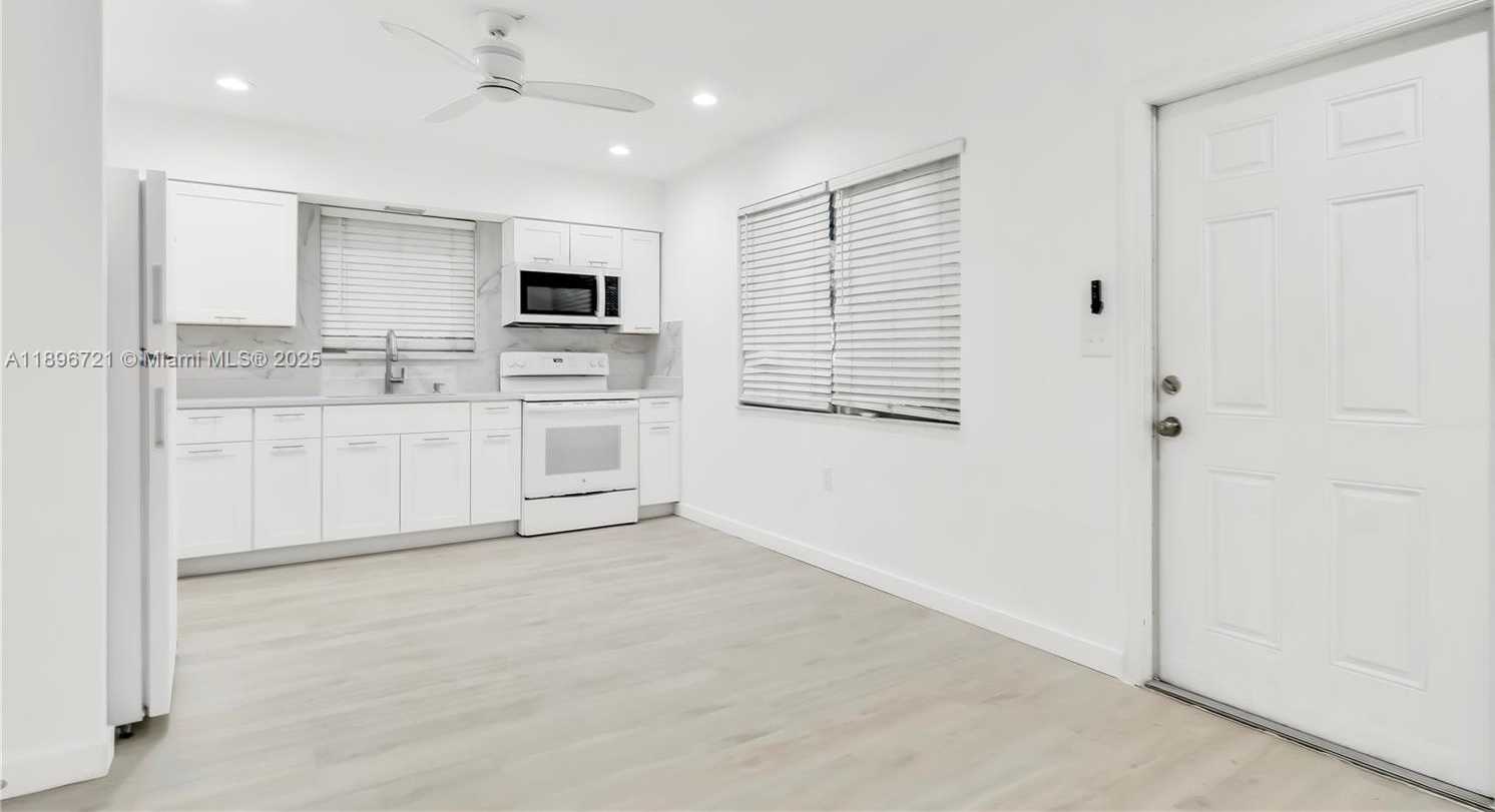 Small Image of 1956 MADISON ST, Hollywood Number 11