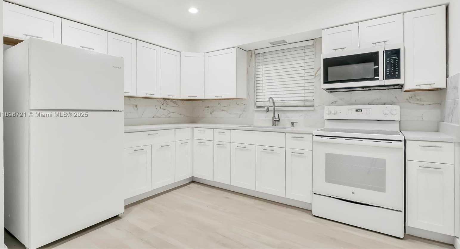 Small Image of 1956 MADISON ST, Hollywood Number 12