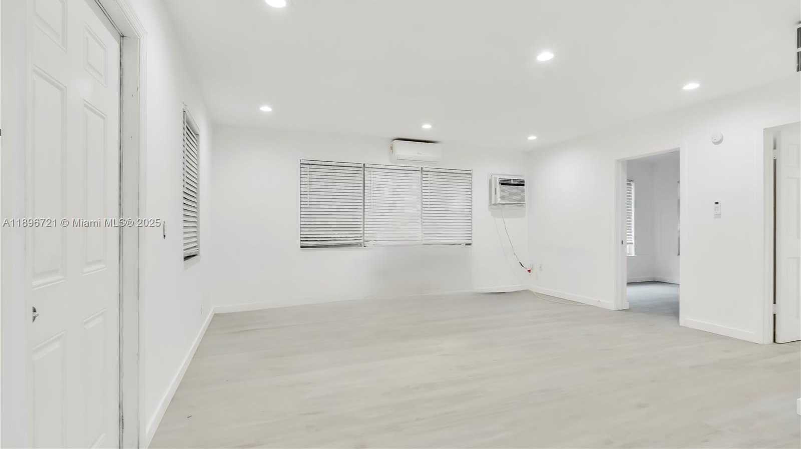 Small Image of 1956 MADISON ST, Hollywood Number 13
