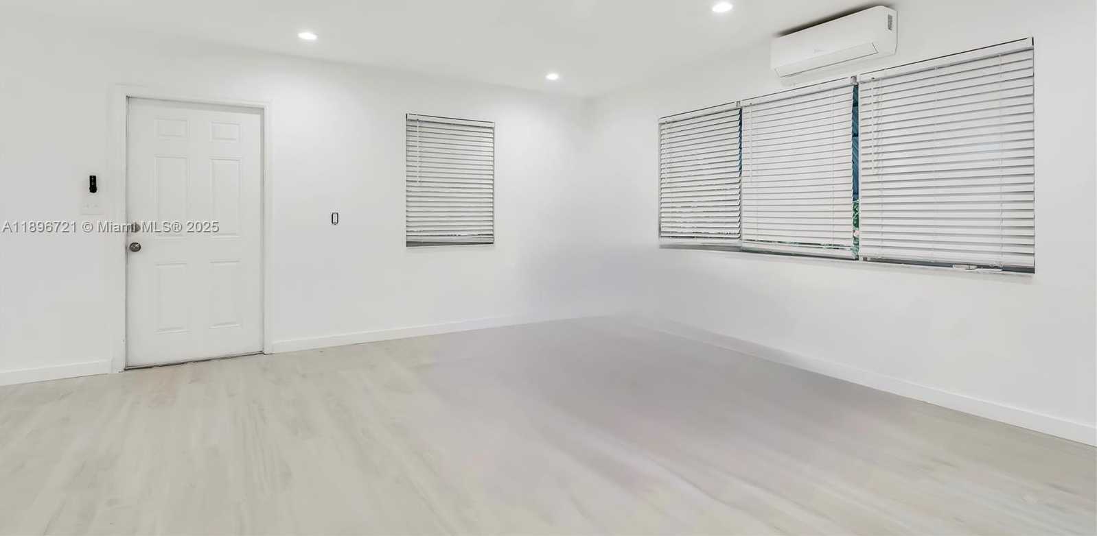 Small Image of 1956 MADISON ST, Hollywood Number 14