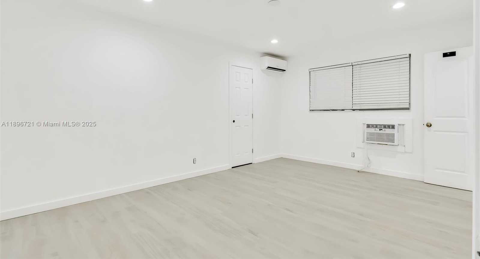 Small Image of 1956 MADISON ST, Hollywood Number 15