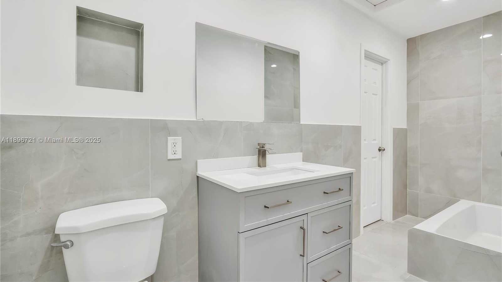 Small Image of 1956 MADISON ST, Hollywood Number 16