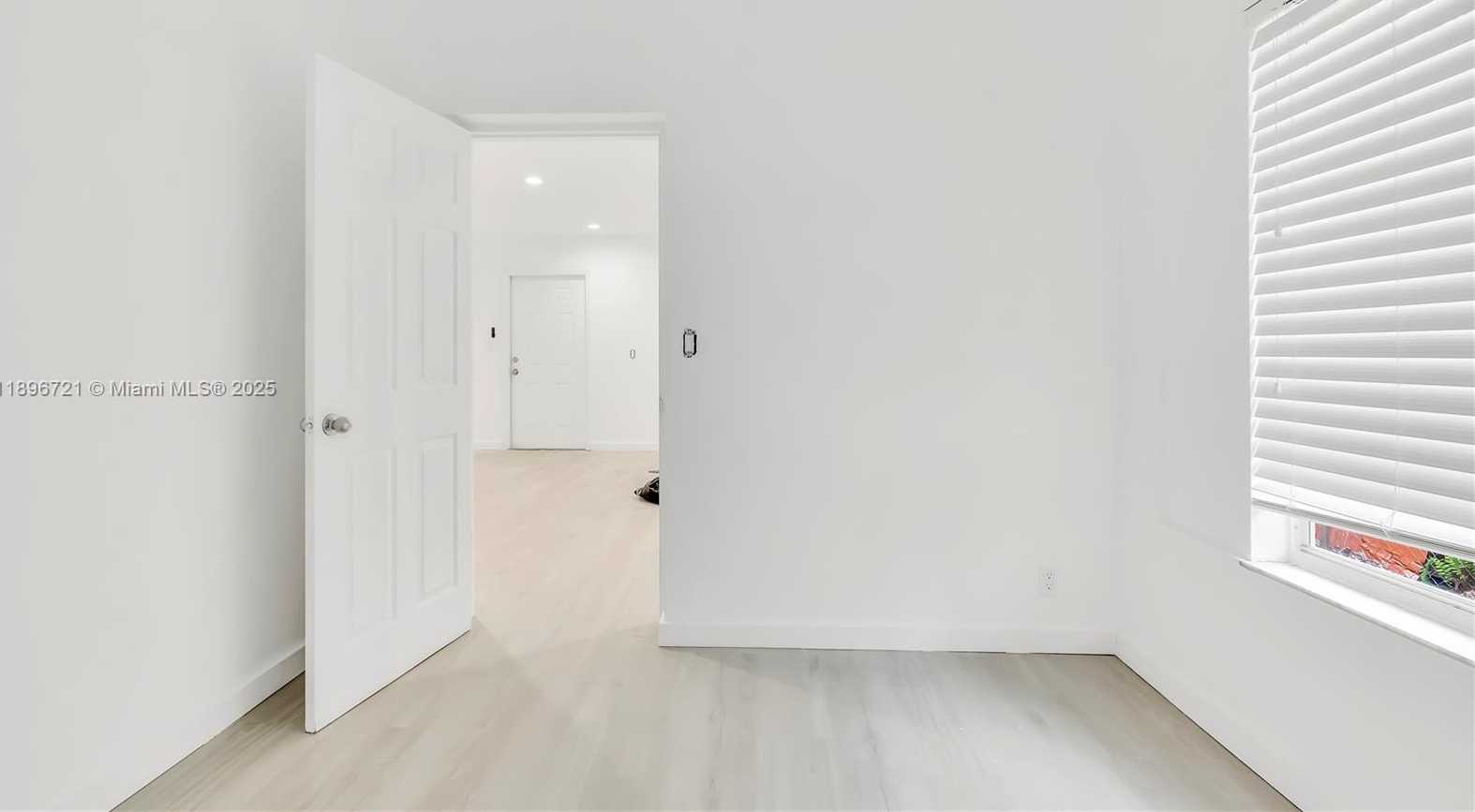Small Image of 1956 MADISON ST, Hollywood Number 19