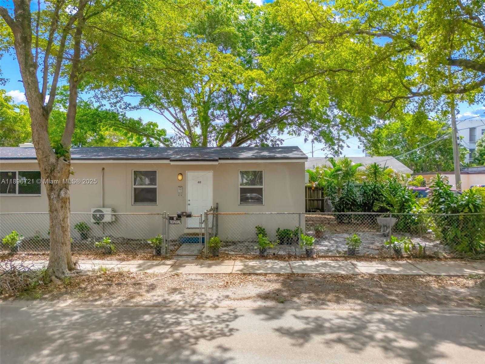 Small Image of 1956 MADISON ST, Hollywood Number 2