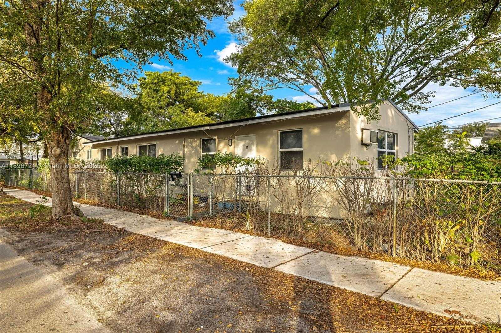 Small Image of 1956 MADISON ST, Hollywood Number 22