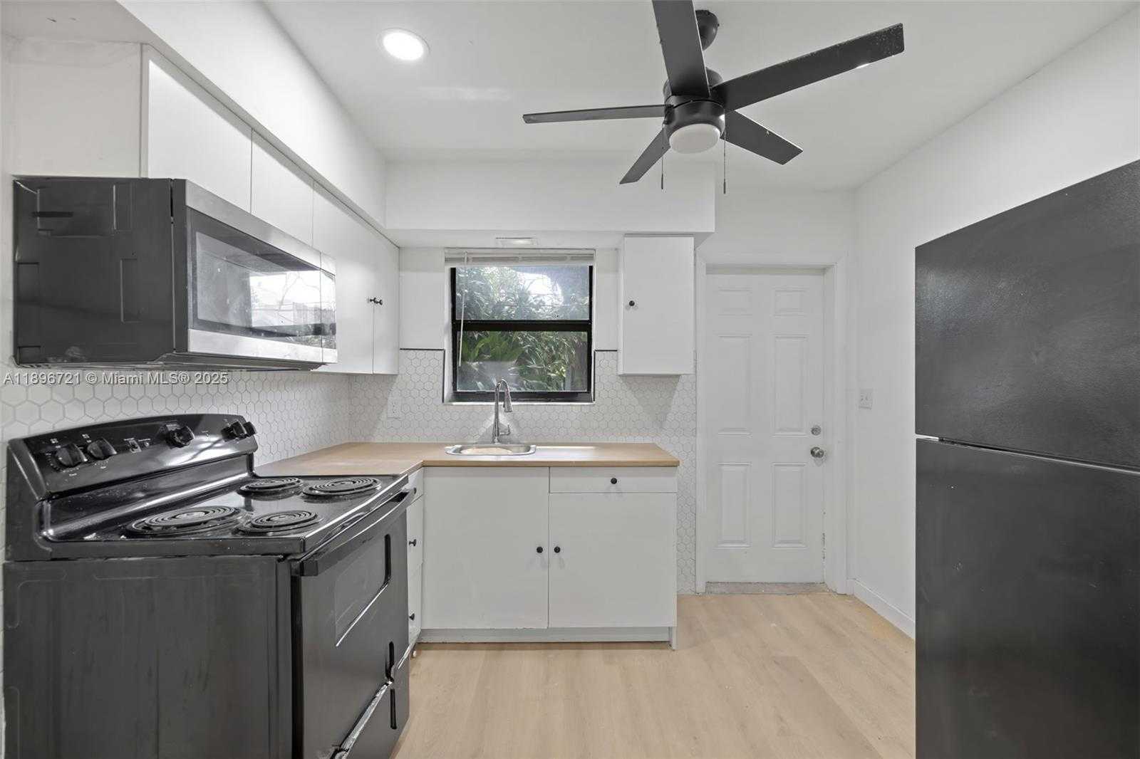Small Image of 1956 MADISON ST, Hollywood Number 4