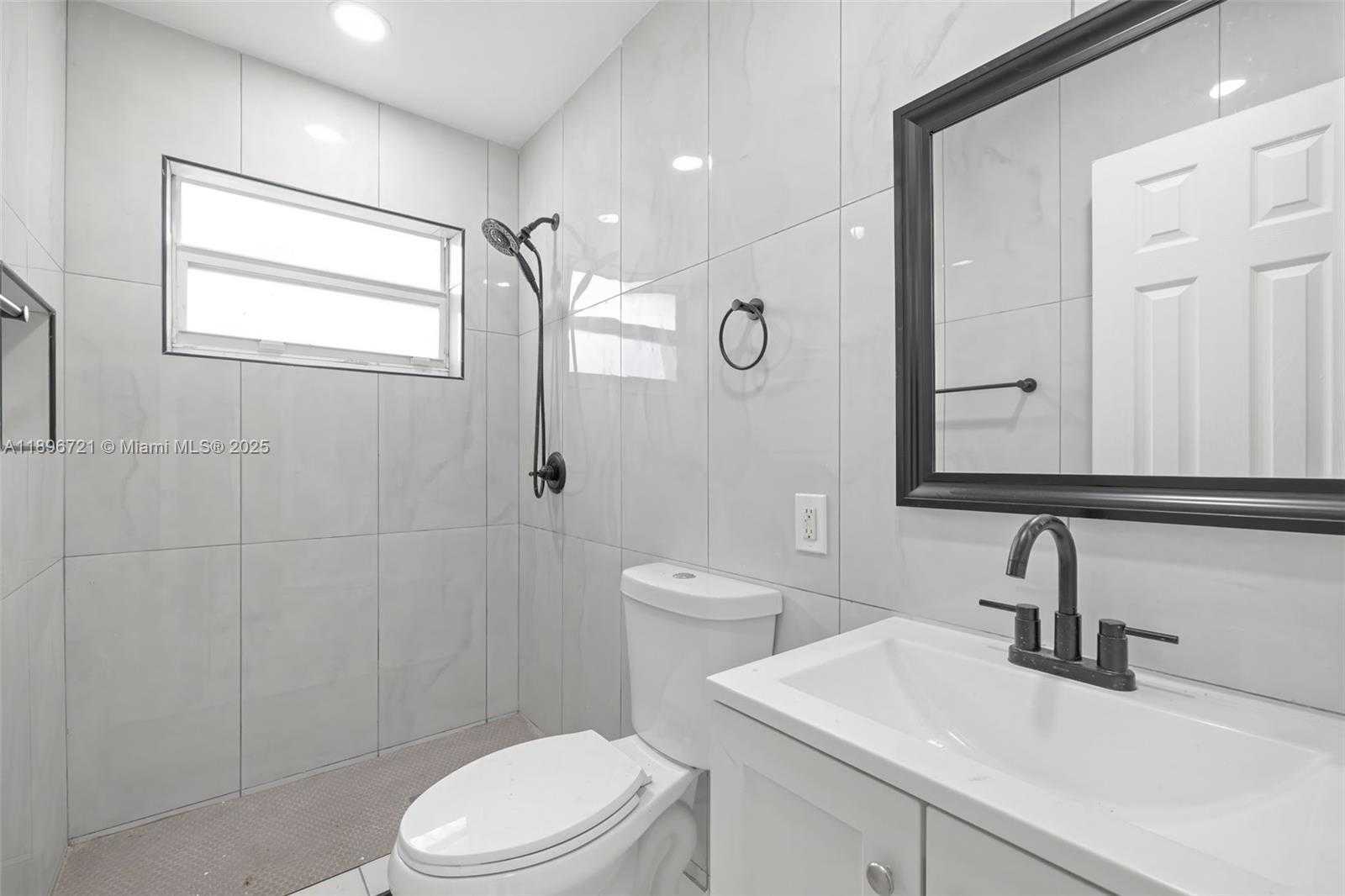 Small Image of 1956 MADISON ST, Hollywood Number 6