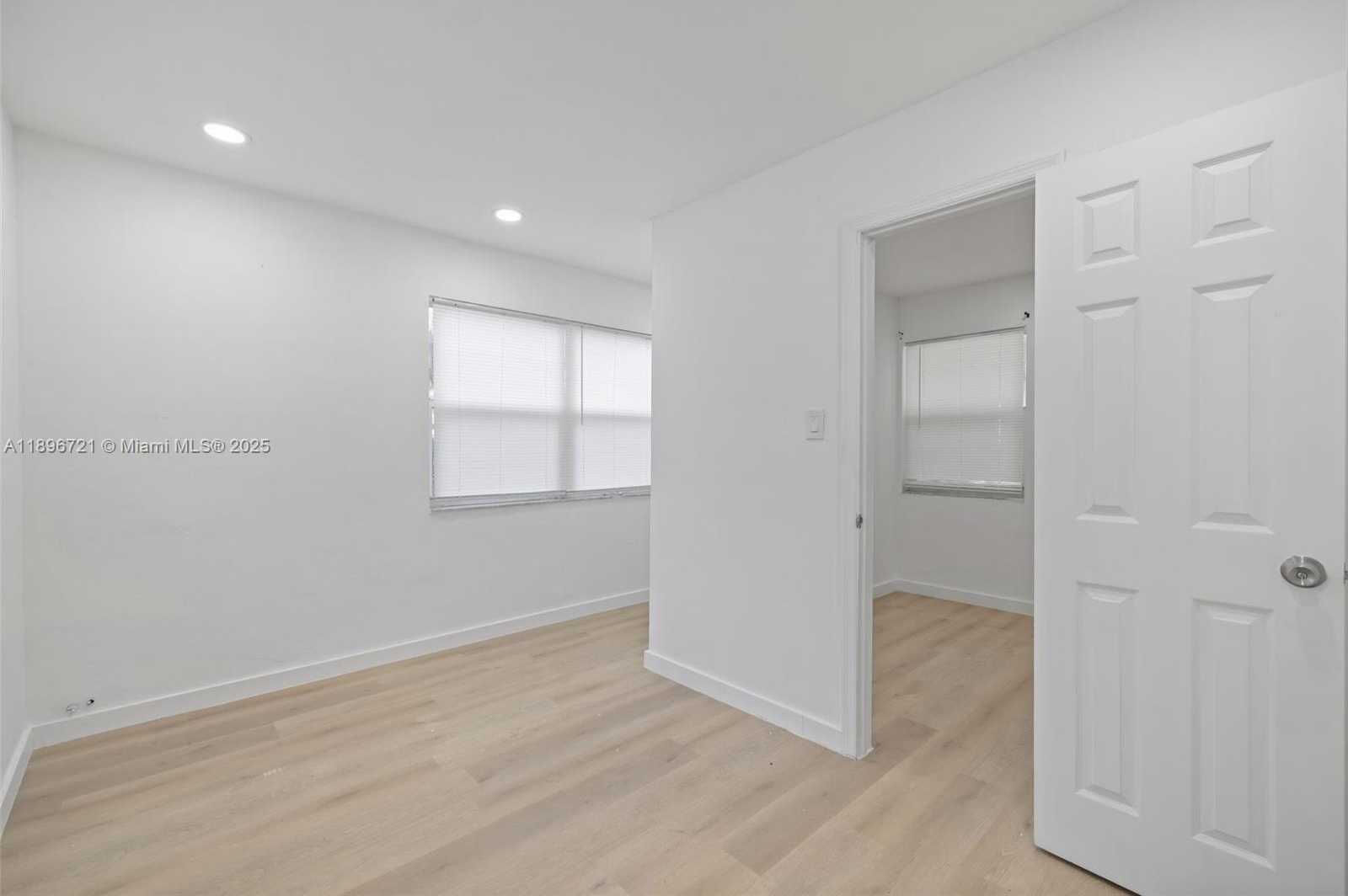 Small Image of 1956 MADISON ST, Hollywood Number 8