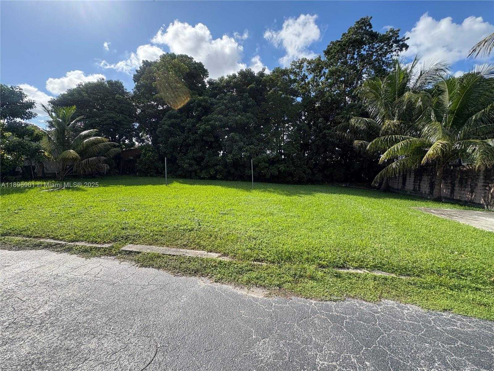 Small Image of 2924 NORTH WEST 132ND TER #4, Opa-Locka Number 3