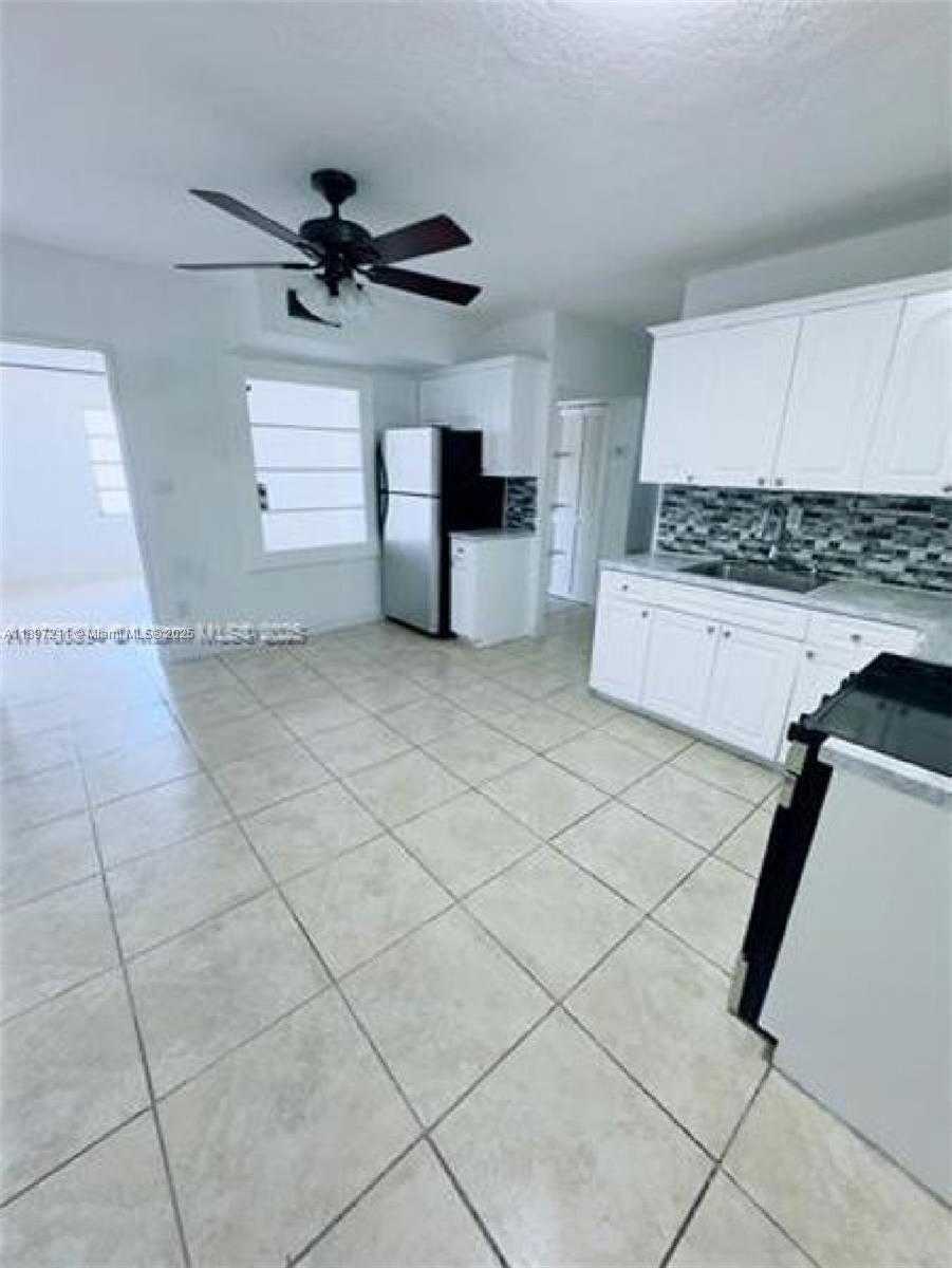 Small Image of 26 EAST 48TH ST #2, Hialeah Number 3
